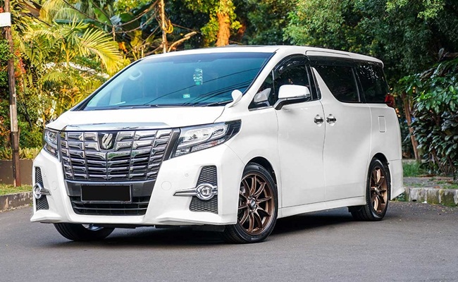 7 Seater Toyota Alphard Van On Rent | 7 Seater Luxury Van For Hire